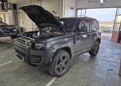 LAND ROVER DEFENDER